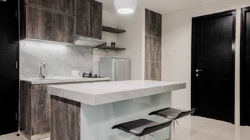 Room | Bathroom | Shower, towels, shampoo