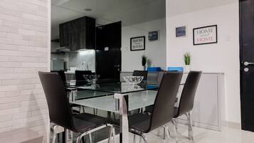Room | In-room dining