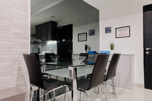 Room | In-room dining