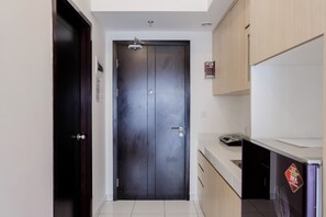 Kamar | Kamar mandi | Shower dan handuk