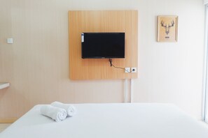 Room | Free WiFi, bed sheets - Spacious Studio Apartment at Pavilion Permata (Surabaya)