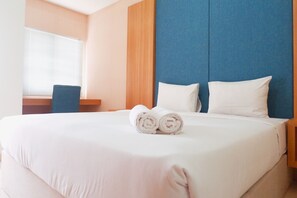 Free WiFi, bed sheets - Spacious Studio Apartment at Pavilion Permata (Surabaya)