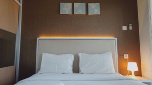 Desk, free WiFi, bed sheets - Cozy Studio near UNPAD at Taman Melati Apartment Jatinangor (Hegarmanah)