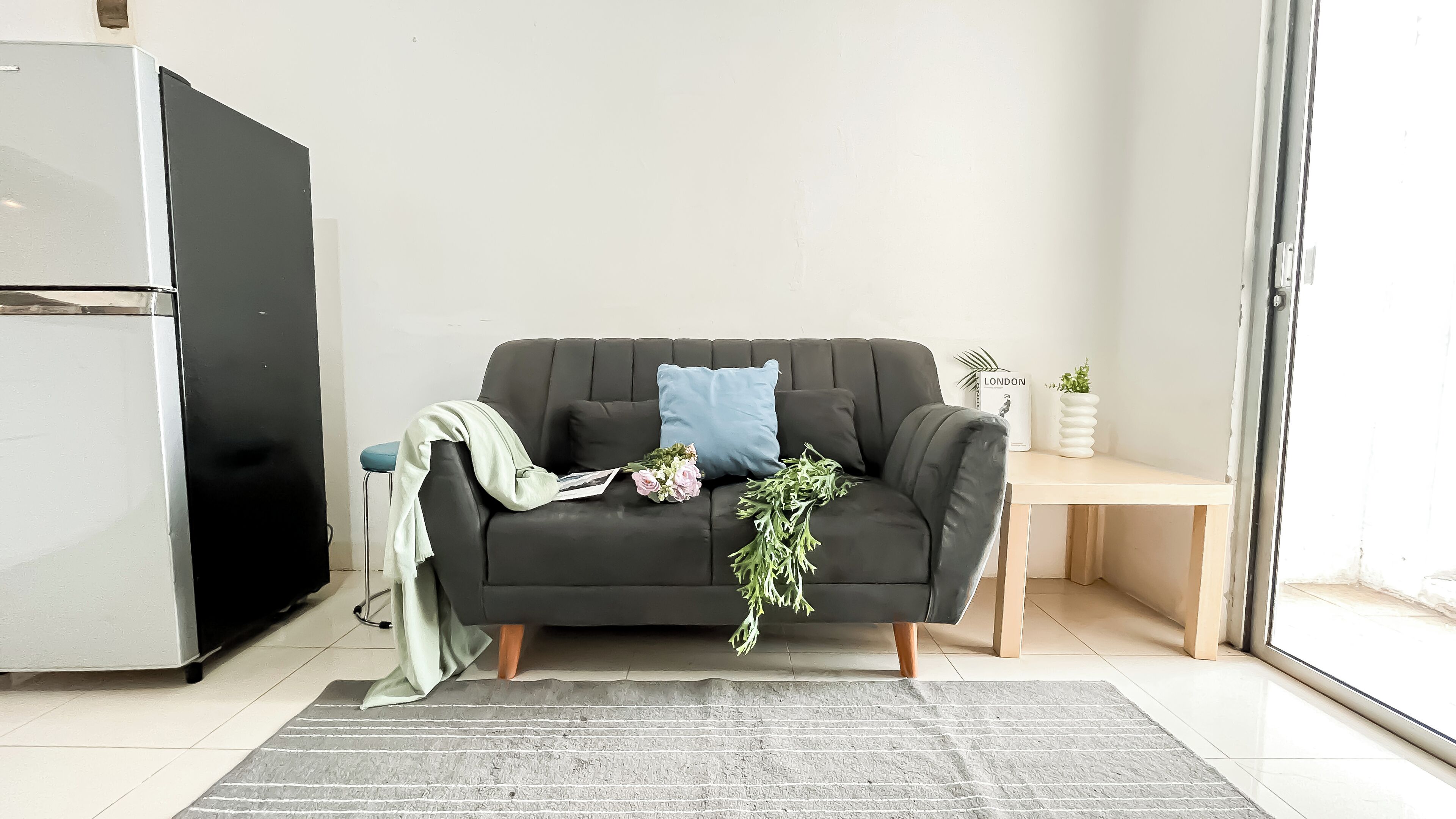 Room | Living area | TV