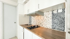 Huone | Yksityinen keittiö | Jääkaappi, liesi, keittoastiat/astiat/ruokailuvälineet