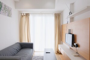 Room | Living room | TV - Cozy 1Bedroom at Casa De Parco Apartment (Pagedangan)