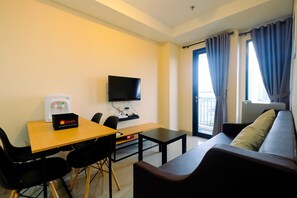 2 bedrooms, bed sheets - 2BR Kebayoran Icon Apartment near Gandaria City Mall (Jakarta)