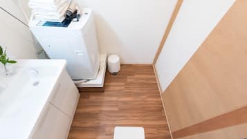 Apartment | Bathroom | Separate tub and shower, deep soaking tub, free toiletries, hair dryer