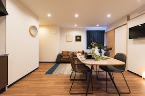 Apartment | Living area | Flat-screen TV
