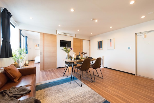 Apartment | Living area | Flat-screen TV