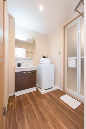 Apartment | Bathroom | Separate tub and shower, deep soaking tub, free toiletries, hair dryer