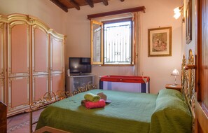 3 bedrooms, in-room safe, travel crib, free WiFi