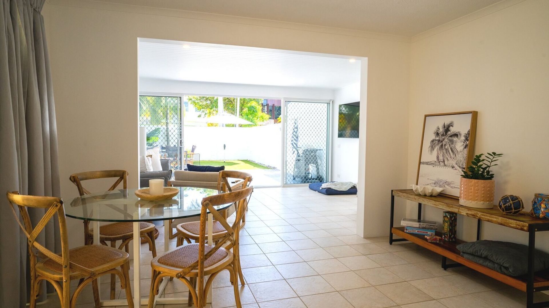 PRIVATE COURTYARD - PETS - LOCATION - AIR CON — image 10