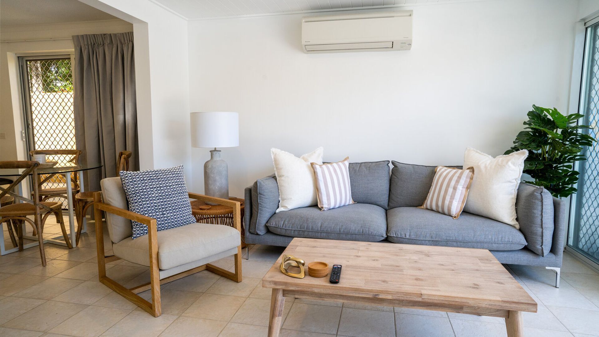 PRIVATE COURTYARD - PETS - LOCATION - AIR CON — image 7