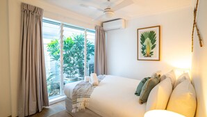 2 habitaciones, cortinas blackout y tabla de planchar con plancha 