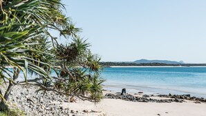 Una playa cerca