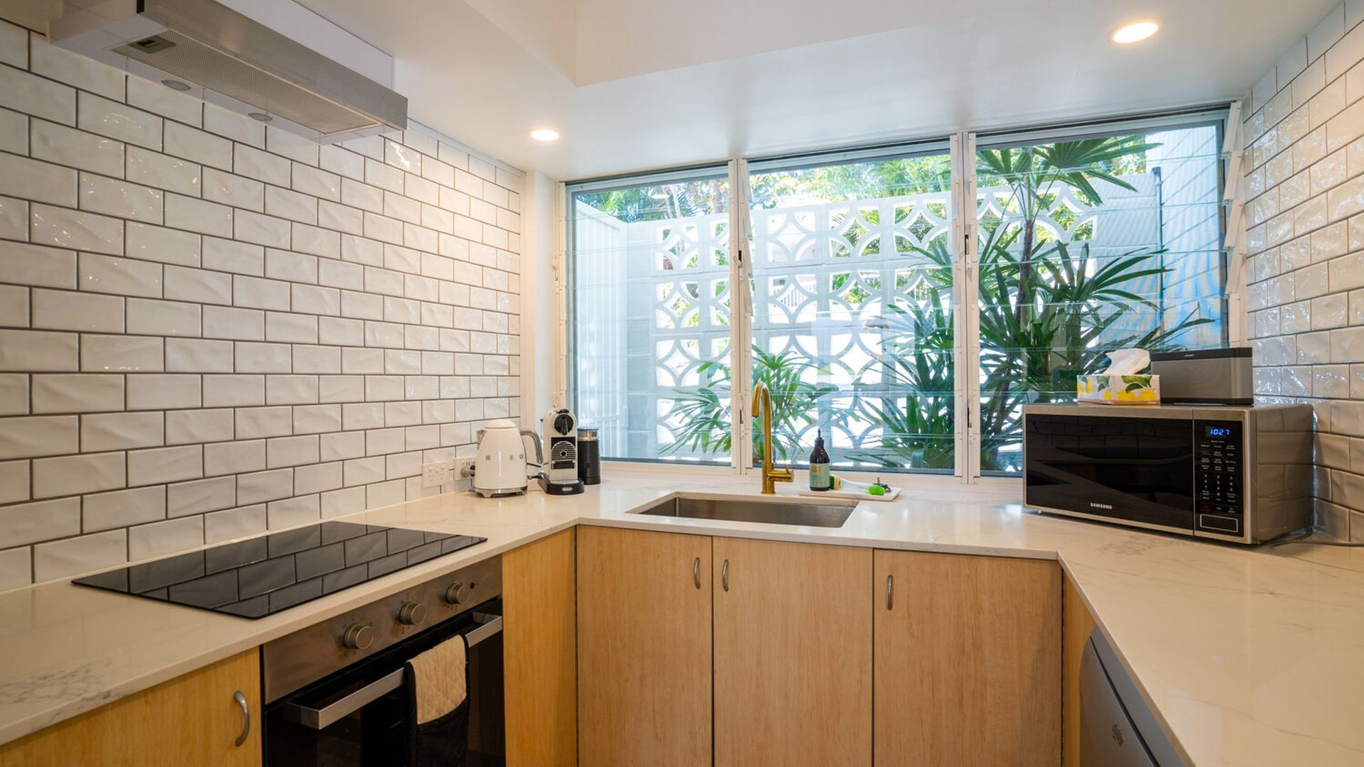 PRIVATE COURTYARD - PETS - LOCATION - AIR CON — image 11