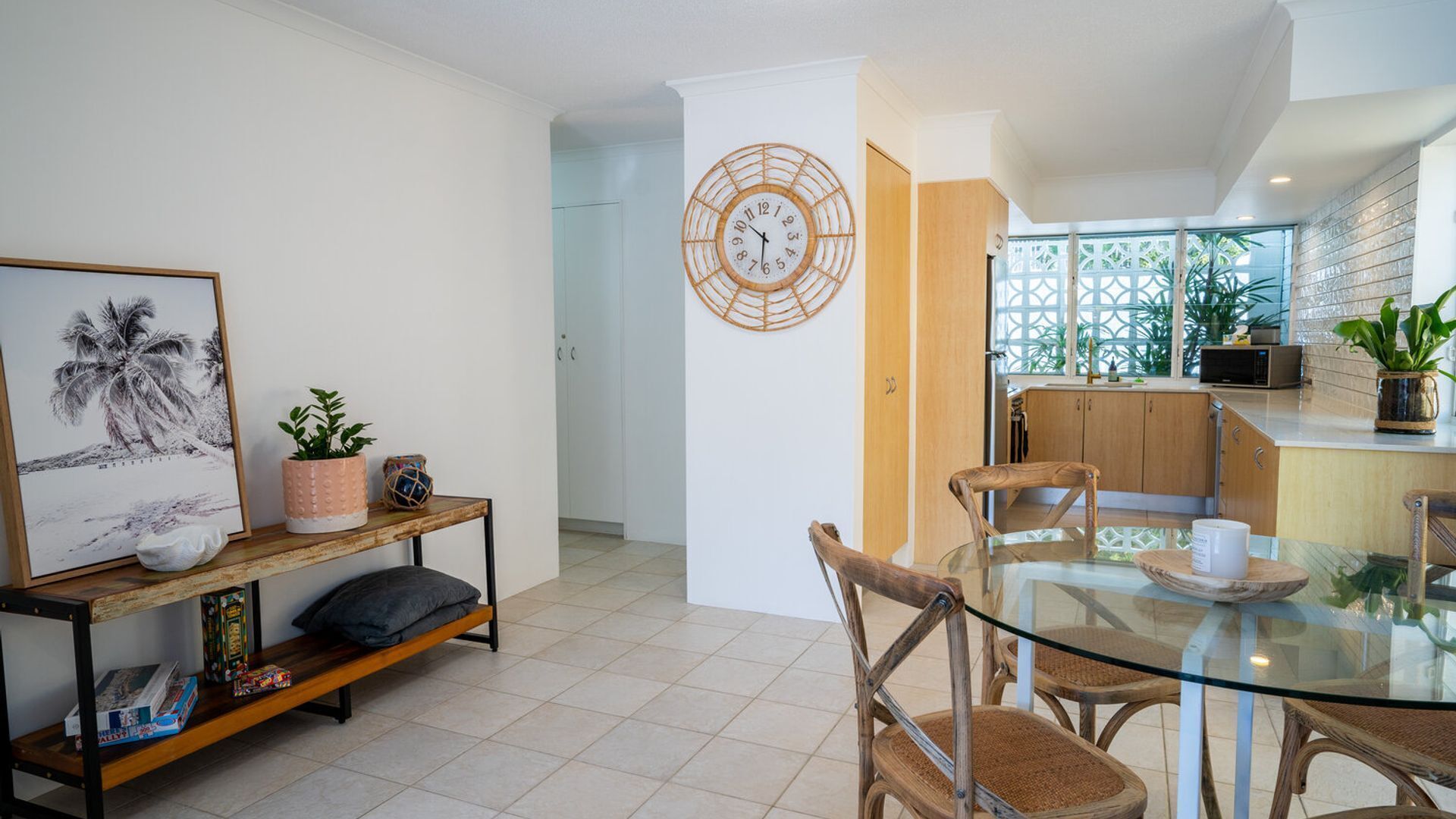 PRIVATE COURTYARD - PETS - LOCATION - AIR CON — image 9