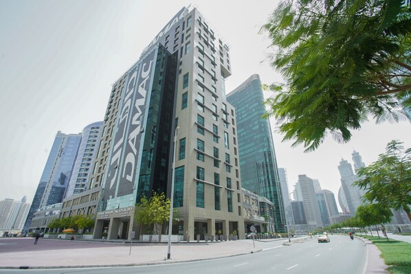 ทีวี 39 นิ้ว พร้อมช่องเคเบิล, ภาพยนตร์แบบจ่ายต่อเรื่อง