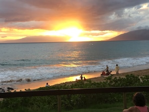 Beach nearby, sun loungers, beach towels