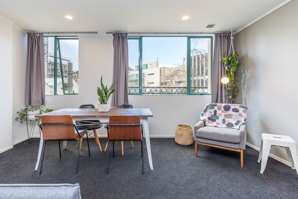 Apartment, 1 Bedroom | In-room dining