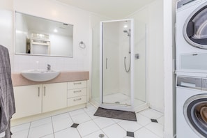 Apartment, 1 Bedroom | Bathroom