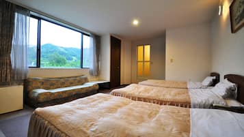 Habitación triple, para fumadores (minimum two people use) | Ropa de cama