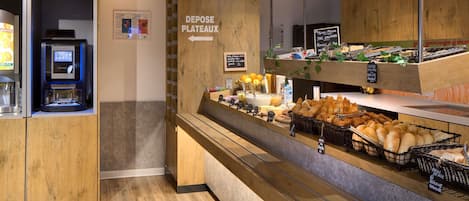 Daily buffet breakfast (EUR 9.00 per person)