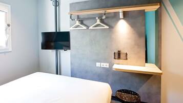 Standard Room, 1 Double Bed | Desk, blackout drapes, iron/ironing board, free WiFi