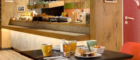 Daily buffet breakfast (EUR 9.00 per person)