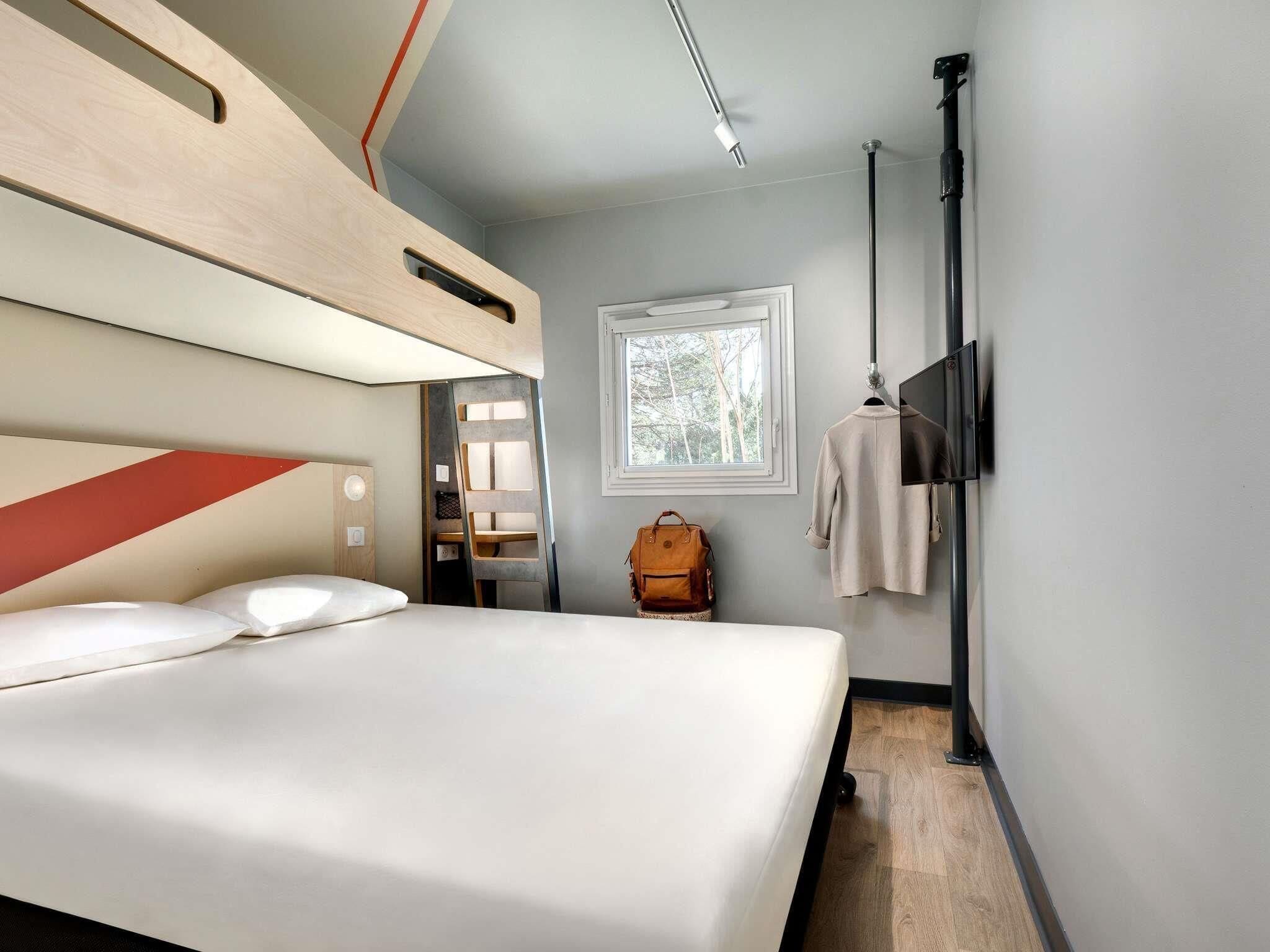 Triple Room (with a large bed and a single bed)