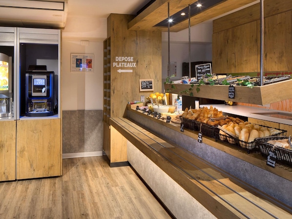 Daily buffet breakfast (EUR 9.00 per person)