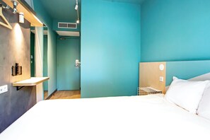 Double Room | Desk, blackout curtains, iron/ironing board, free WiFi - Ibis budget Montpellier Millènaire (Montpellier)