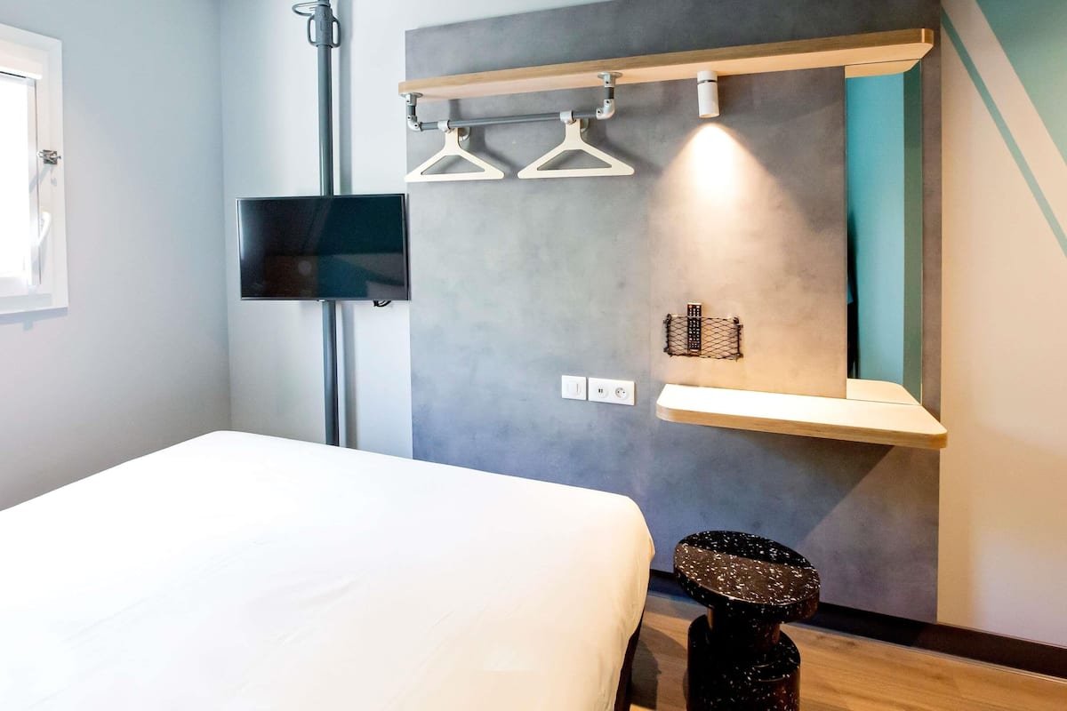 Standard Room, 1 Double Bed | Desk, blackout curtains, iron/ironing board, free WiFi