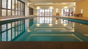 Indoor pool - Luxury 2 bdm in Metropolis, Outstanding Views (Auckland)