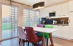 Fridge, microwave, stovetop, dishwasher - Beautiful home in Kuhlen-Wendorf with WiFi (Kuhlen-Wendorf)