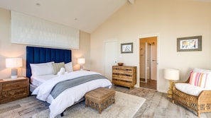 3 bedrooms, iron/ironing board, travel crib, free WiFi