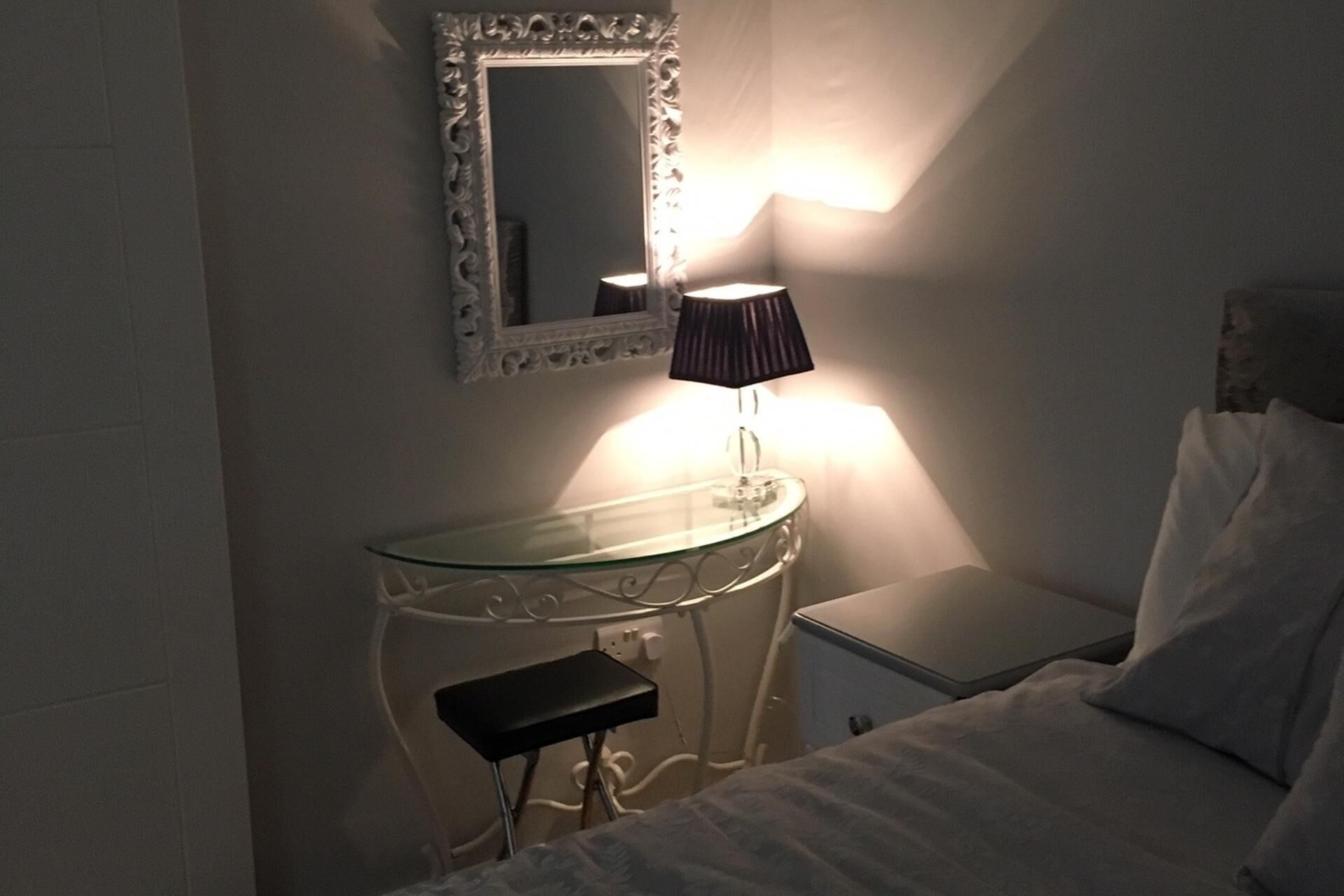 1 室のベッドルーム、WiFi (無料)、ベッドシーツ