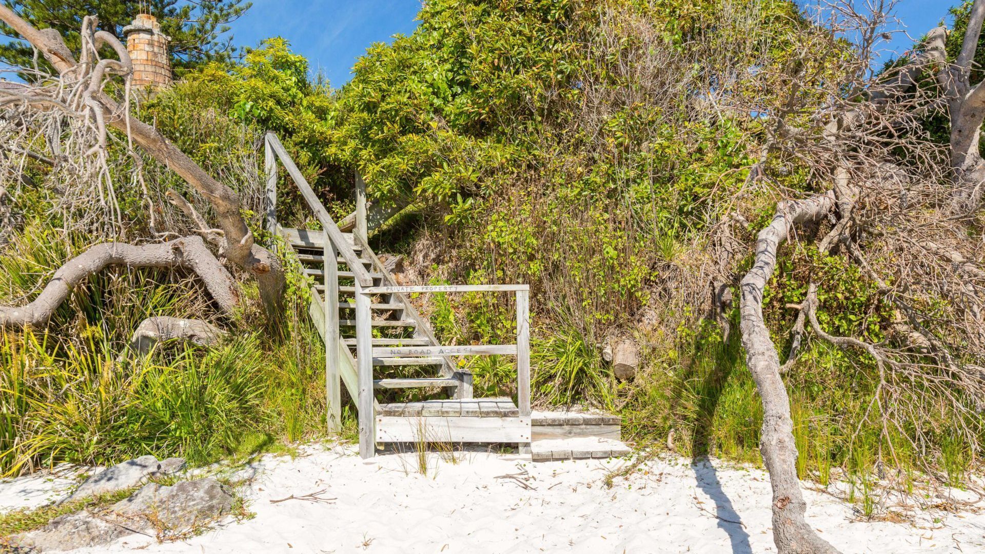 Bimbadgen at Hyams Beach — image 19