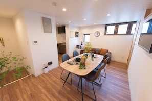 Apartment | Living area | Flat-screen TV