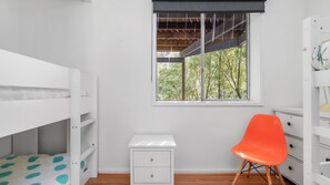 4 bedrooms, iron/ironing board, free WiFi