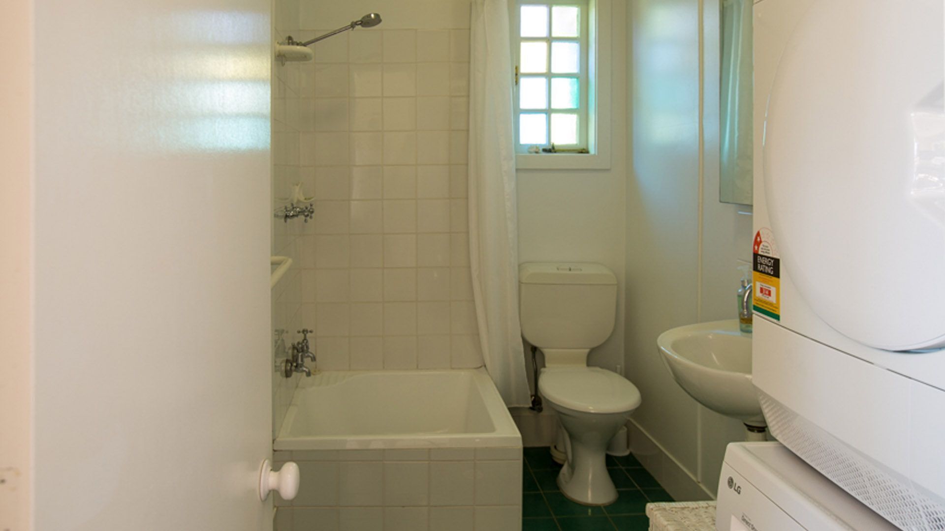 Calypso's Cottage at Hyams Beach — image 14