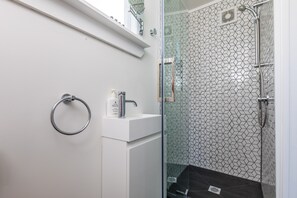 Studio | Bathroom - Garden Studio Gem in Mt Eden (Auckland)