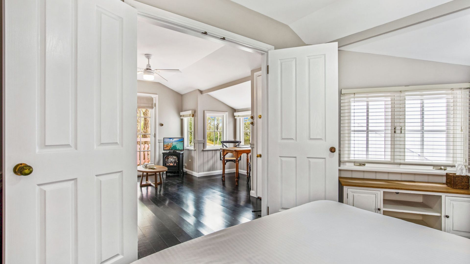 Cottage 2 - Hyams Beach Seaside Cottages — image 10