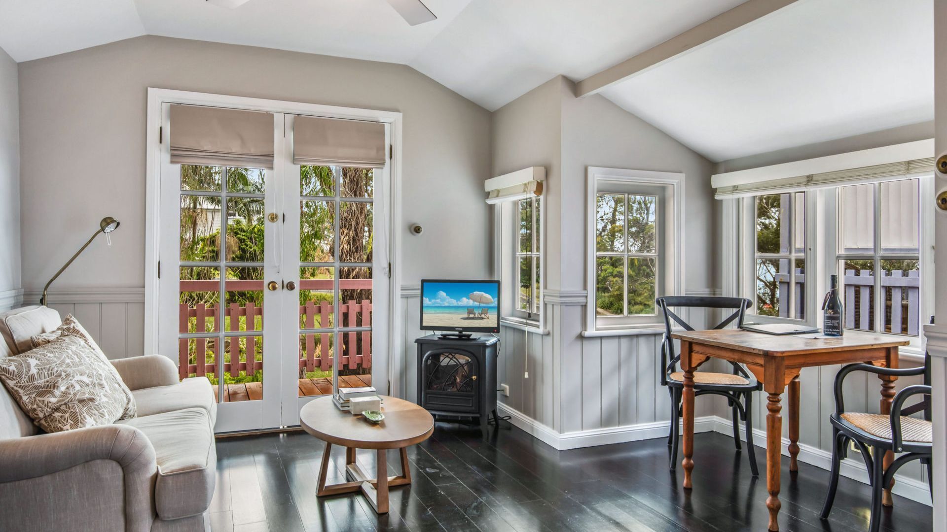 Cottage 2 - Hyams Beach Seaside Cottages — image 6