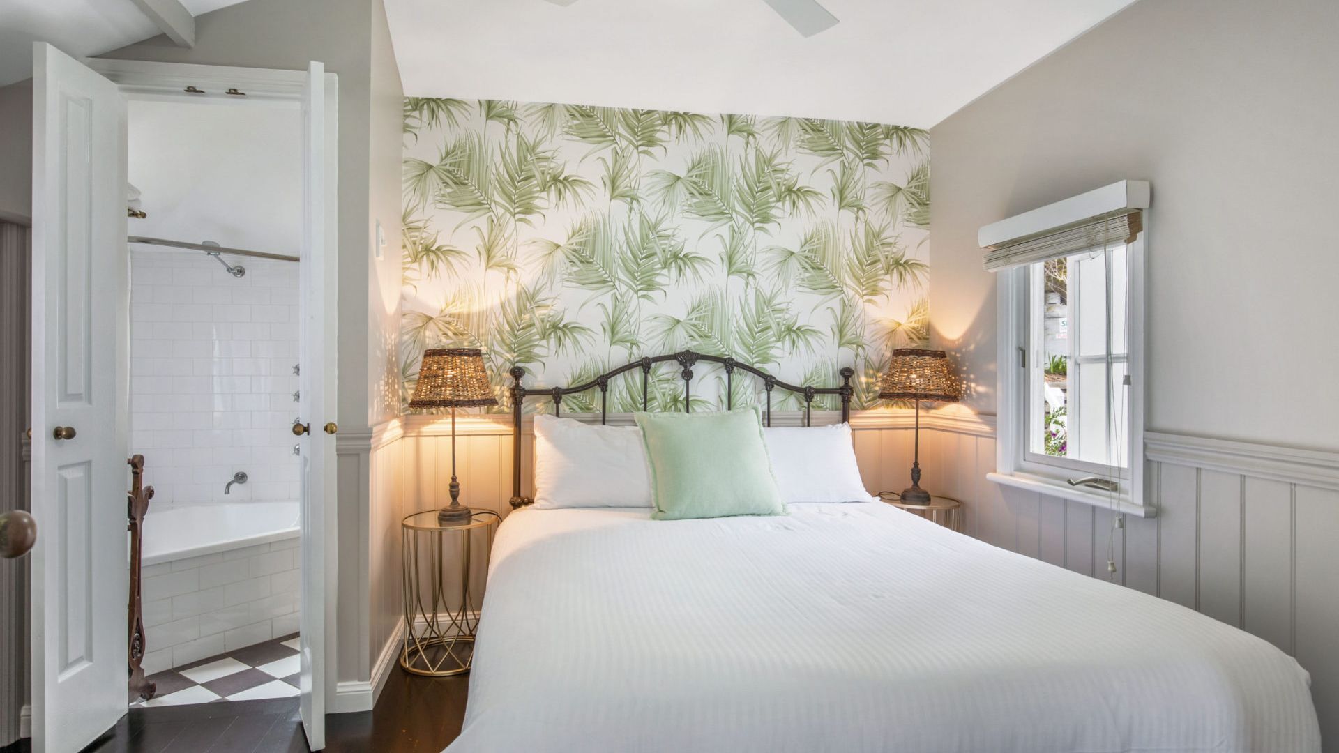 Cottage 2 - Hyams Beach Seaside Cottages — image 8