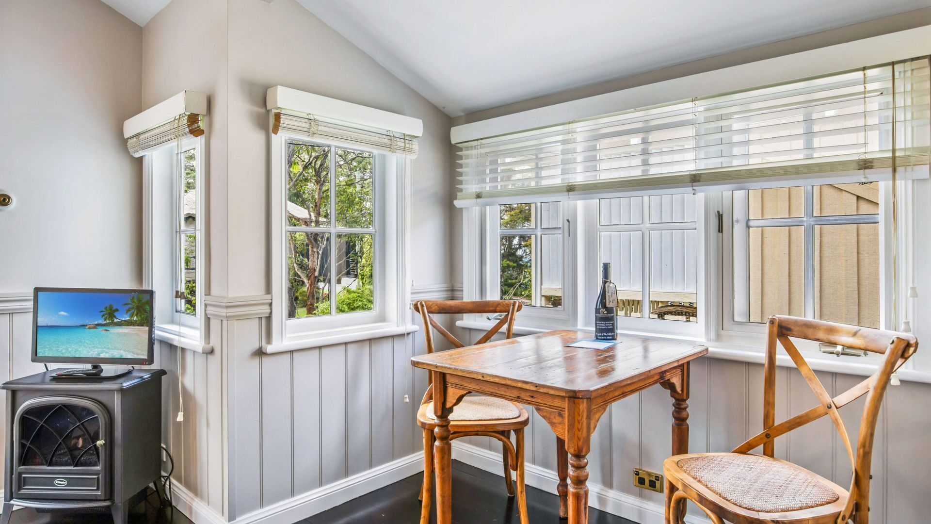 Cottage 5 - Hyams Beach Seaside Cottages — image 2