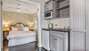 1 bedroom, internet, bed sheets