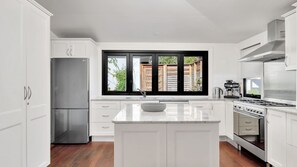 Fridge, microwave, oven, stovetop - Elouera at Greenfields Beach (Vincentia)