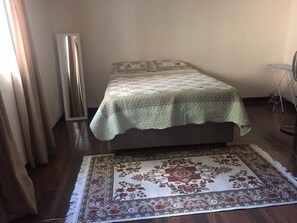1 bedroom, WiFi, bed sheets - Furnished Self Catering cottage (Lusaka)